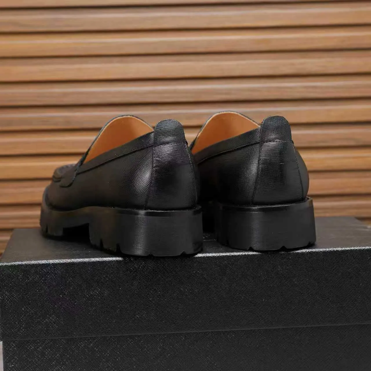 Men's shoes 💰540 💰💰🎩🎩【Prada】Counter 1:1⬆️original reproduction, absolute quality🆗original outsole, high-quality imported rubber, wear-resistant and non-slip, never degummed, upper material: imported first-layer cowhide➕anti-slip foam outsole, official website material, inner material: water-dyed leather lining, 6 colors available! Code number 38-45